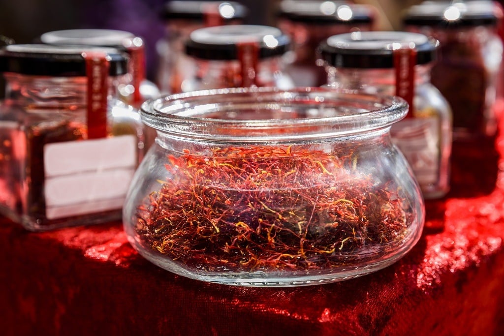 what does saffron taste like.6