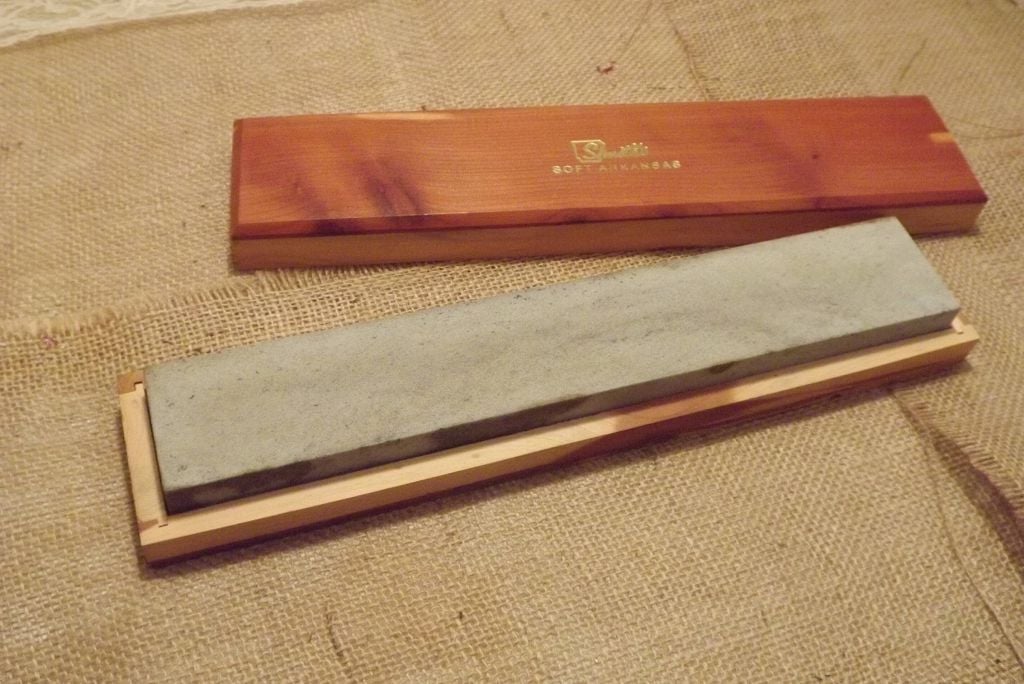 how-to-clean-a-sharpening-stone