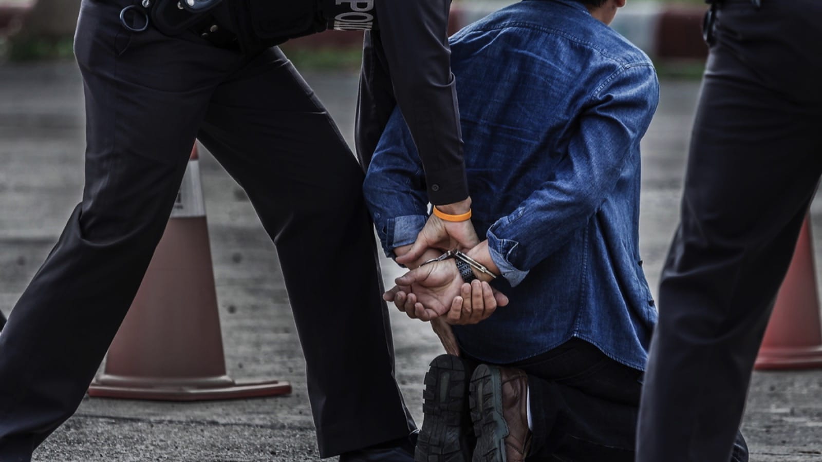 Drunk man police arresting