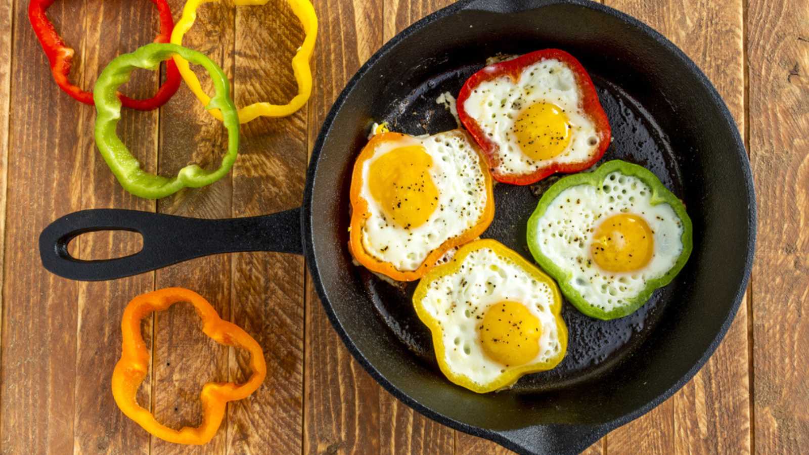 Eggs in pan