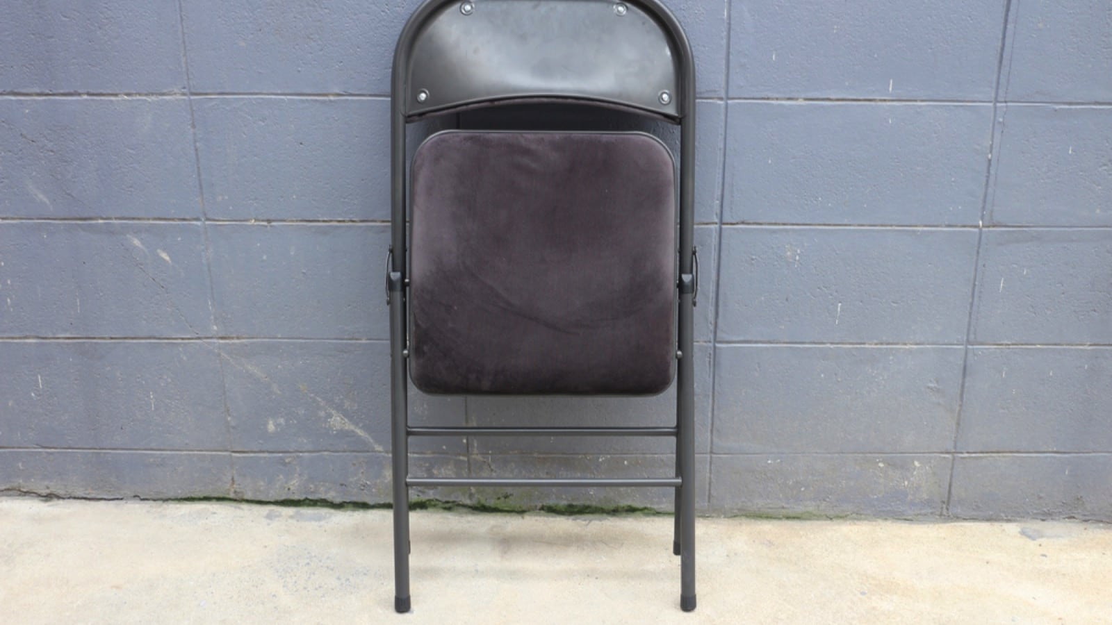 Folded metal chair